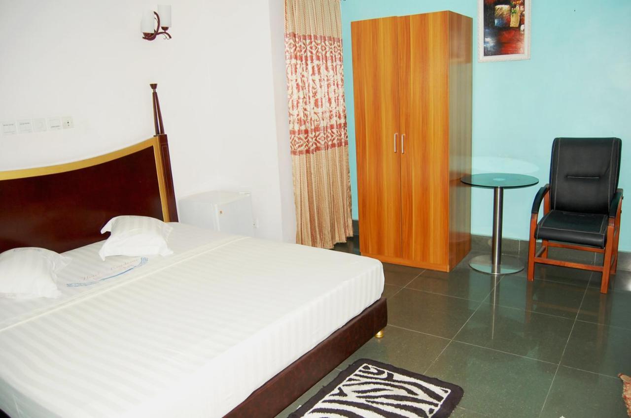 Hotel Residence Jeanne D'Arc Cotonou Exteriér fotografie